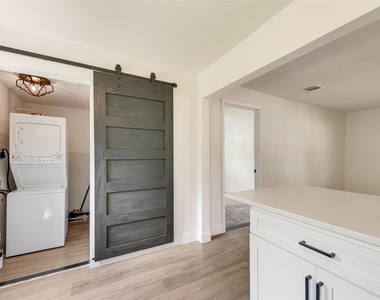 105 Weaver Street - Photo Thumbnail 12