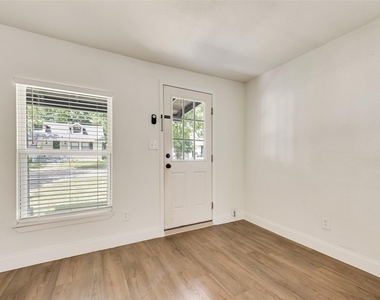 105 Weaver Street - Photo Thumbnail 4