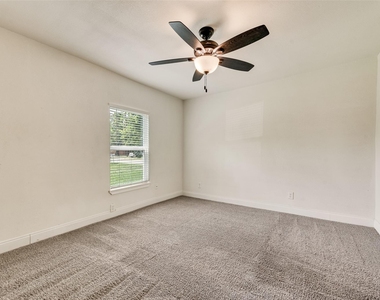 105 Weaver Street - Photo Thumbnail 14
