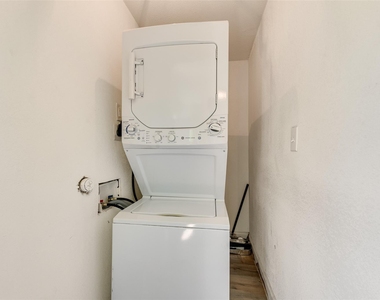 105 Weaver Street - Photo Thumbnail 13