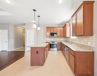 409 Mariscal Place - Photo Thumbnail 8