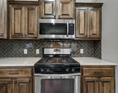 15521 Boulder Drive - Photo Thumbnail 13