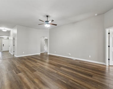 15521 Boulder Drive - Photo Thumbnail 4