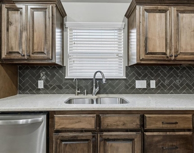 15521 Boulder Drive - Photo Thumbnail 12