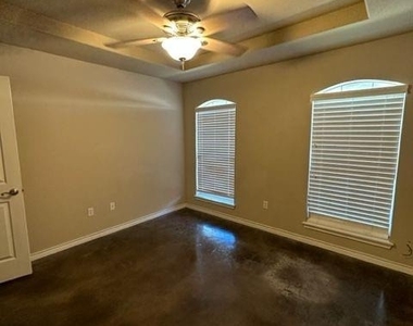2457 Independence Boulevard - Photo Thumbnail 8