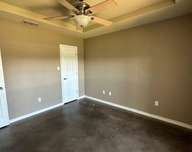 2457 Independence Boulevard - Photo Thumbnail 10