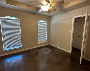 2457 Independence Boulevard - Photo Thumbnail 7