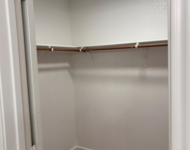 1721 Spyglass Drive - Photo Thumbnail 10