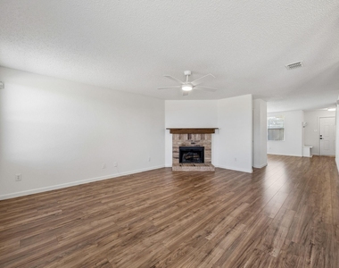 1721 Spyglass Drive - Photo Thumbnail 3