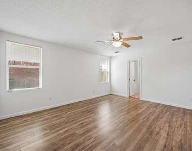 1721 Spyglass Drive - Photo Thumbnail 7