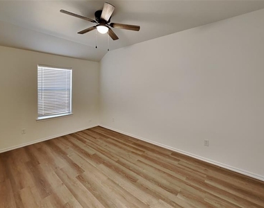 9118 Mclendon Court - Photo Thumbnail 6