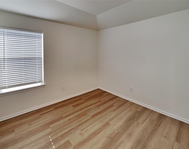 9118 Mclendon Court - Photo Thumbnail 9