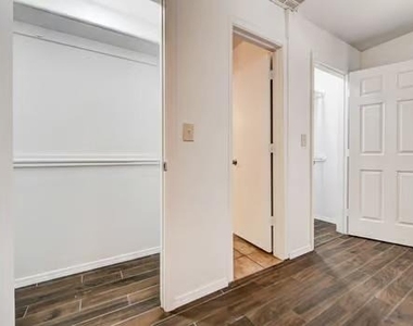 2124 Marshall Drive - Photo Thumbnail 11