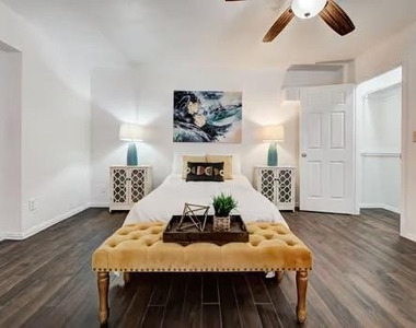 2124 Marshall Drive - Photo Thumbnail 8