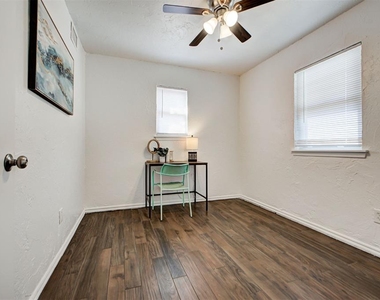 2124 Marshall Drive - Photo Thumbnail 6