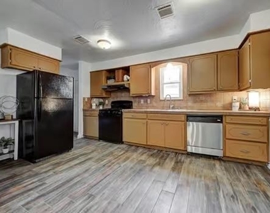 2124 Marshall Drive - Photo Thumbnail 3