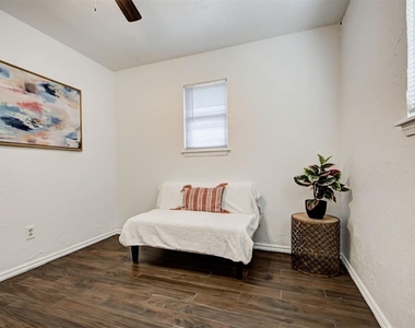 2124 Marshall Drive - Photo Thumbnail 7