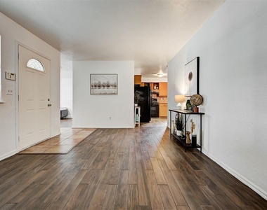 2124 Marshall Drive - Photo Thumbnail 2