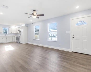 401 Miller Street - Photo Thumbnail 4