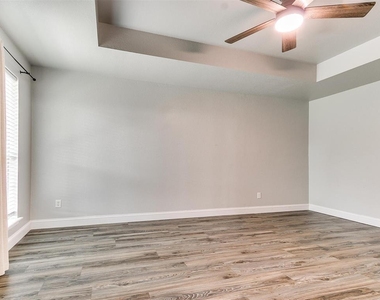 713 Night Hawk Drive - Photo Thumbnail 16