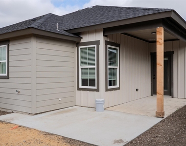 390 N Dallas Street - Photo Thumbnail 3