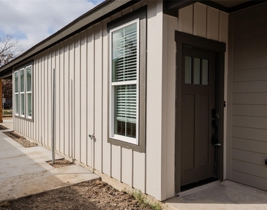 390 N Dallas Street - Photo Thumbnail 2