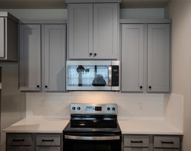 390 N Dallas Street - Photo Thumbnail 13
