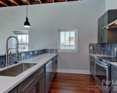 115 Main Street S - Photo Thumbnail 4