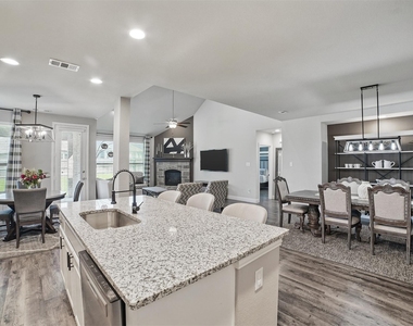 1306 Torrington Lane - Photo Thumbnail 12