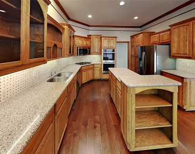 741 Fox Bend Trail - Photo Thumbnail 7