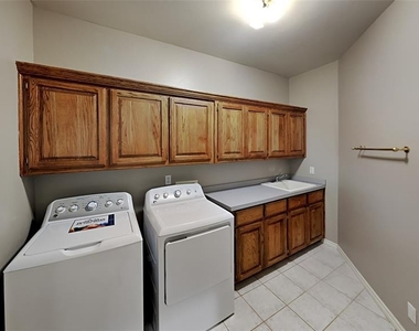 741 Fox Bend Trail - Photo Thumbnail 18