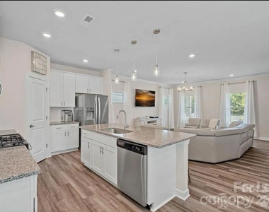 11943 Old Statesville Road - Photo Thumbnail 5