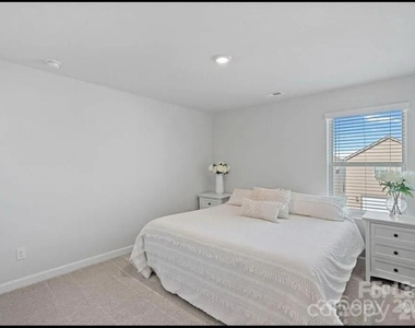 11943 Old Statesville Road - Photo Thumbnail 18