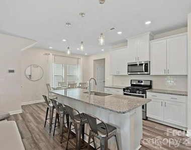 11943 Old Statesville Road - Photo Thumbnail 4