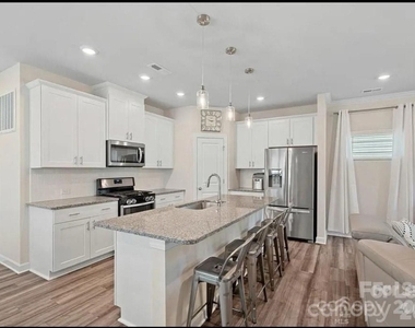 11943 Old Statesville Road - Photo Thumbnail 3