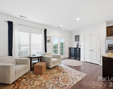 1353 Jacemans Way - Photo Thumbnail 18