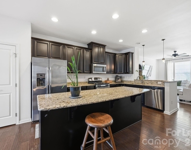 1353 Jacemans Way - Photo Thumbnail 10