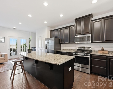 1353 Jacemans Way - Photo Thumbnail 11