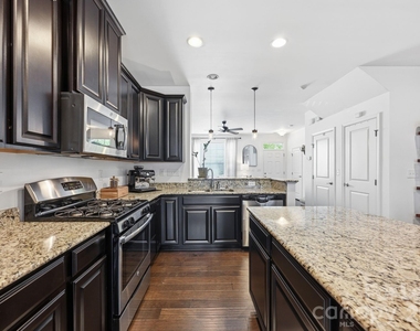 1353 Jacemans Way - Photo Thumbnail 9