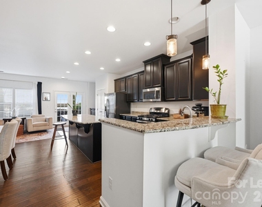 1353 Jacemans Way - Photo Thumbnail 8
