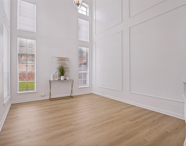 4505 Winter Park Drive - Photo Thumbnail 5