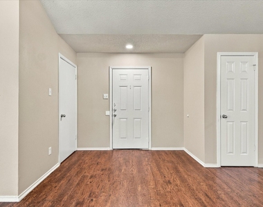 1328 Homestead Street - Photo Thumbnail 3