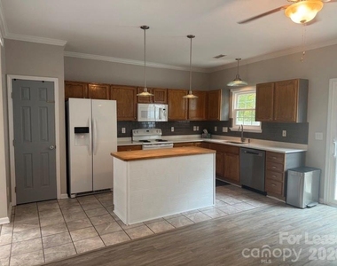 4005 Christine Lane - Photo Thumbnail 4