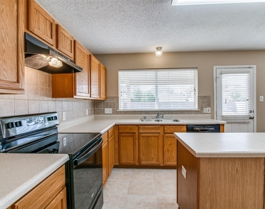 103 Bowie Street - Photo Thumbnail 6