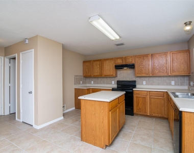 103 Bowie Street - Photo Thumbnail 4