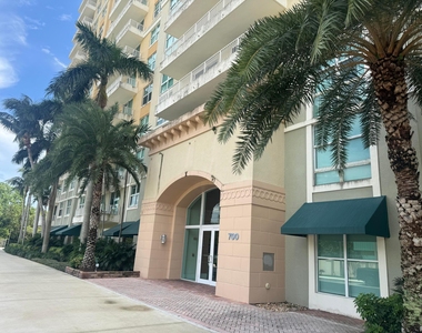 700 E Boynton Beach Boulevard - Photo Thumbnail 1