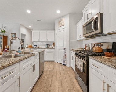 8912 Boulder Oak Boulevard - Photo Thumbnail 2