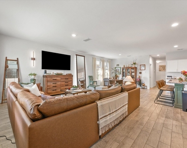 8912 Boulder Oak Boulevard - Photo Thumbnail 4