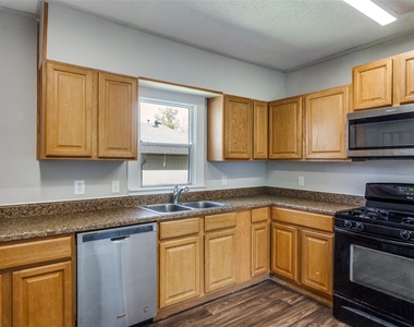 826 Mirike Drive - Photo Thumbnail 10