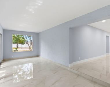 2975 Ne 2nd Avenue - Photo Thumbnail 4
